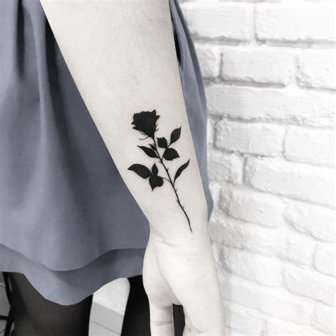 rosa negra tatoo|Rosa Negra Tattoo (@rosanegratattoo) • Instagram photos and。